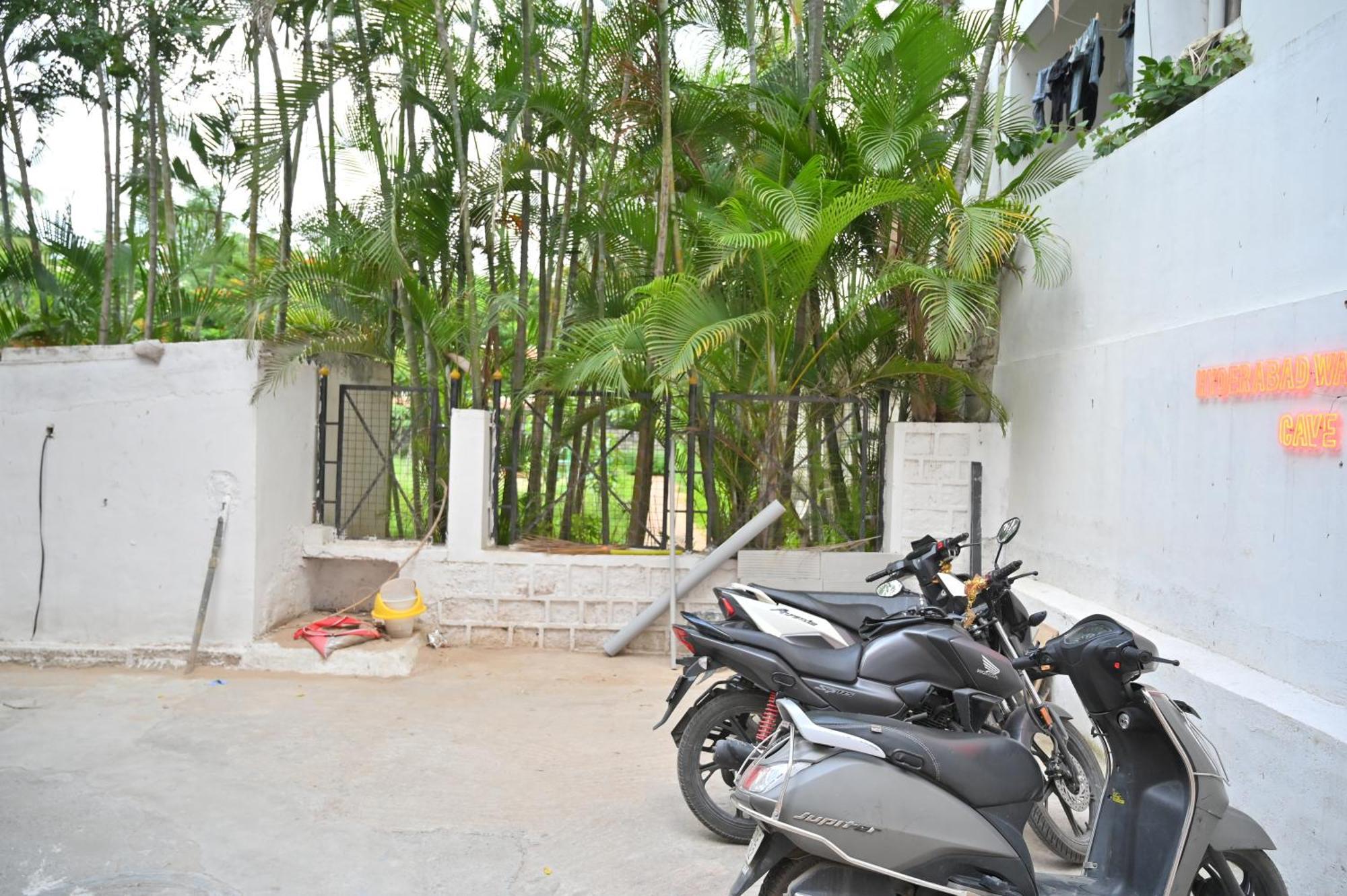 Hyderabad Wanderers Cave Hotel Eksteriør billede
